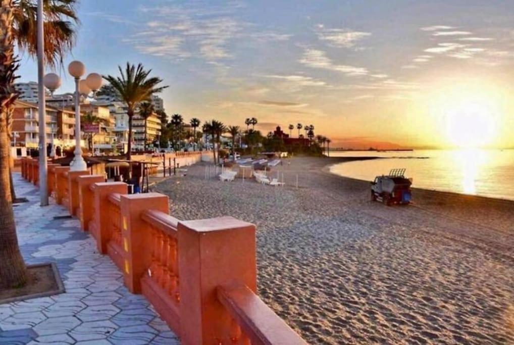 Benalbeach. 1º Linea De Playa. ベナルマデナ エクステリア 写真